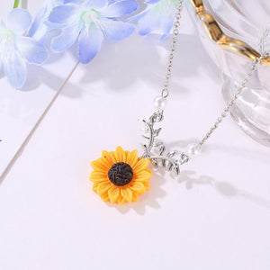 Fascinating Pearl Sunflower Necklace