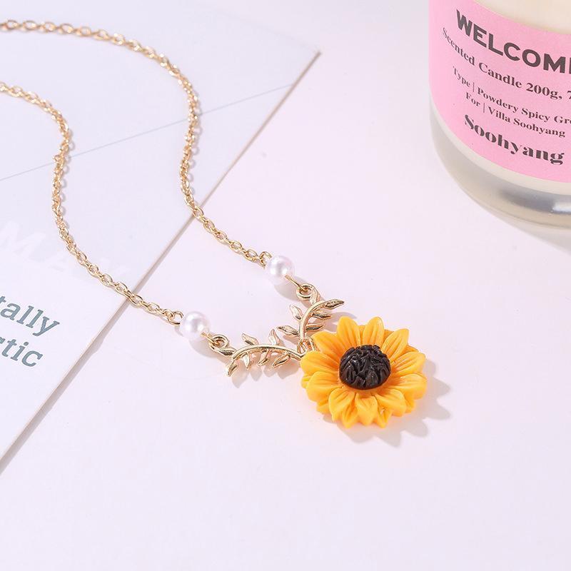 Fascinating Pearl Sunflower Necklace