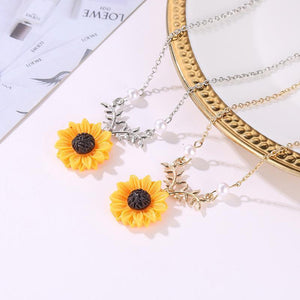 Fascinating Pearl Sunflower Necklace