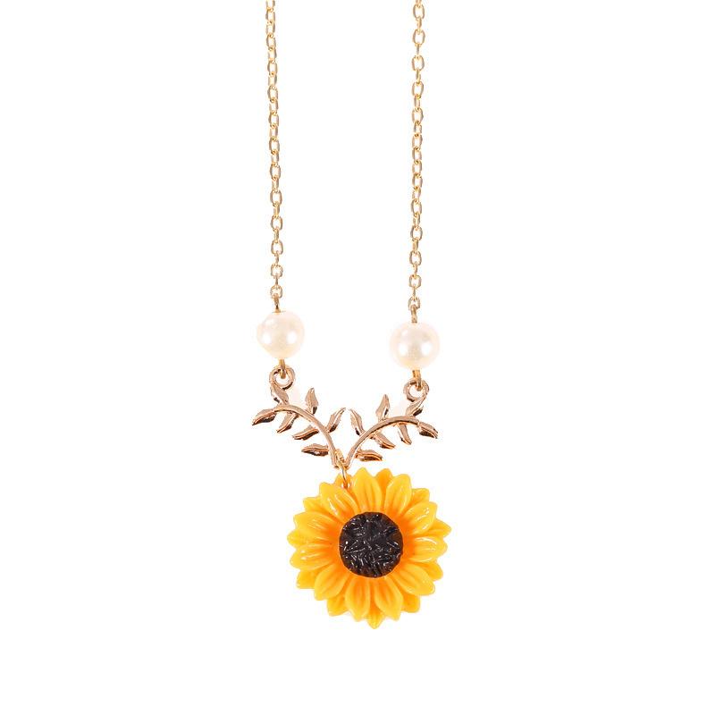 Fascinating Pearl Sunflower Necklace